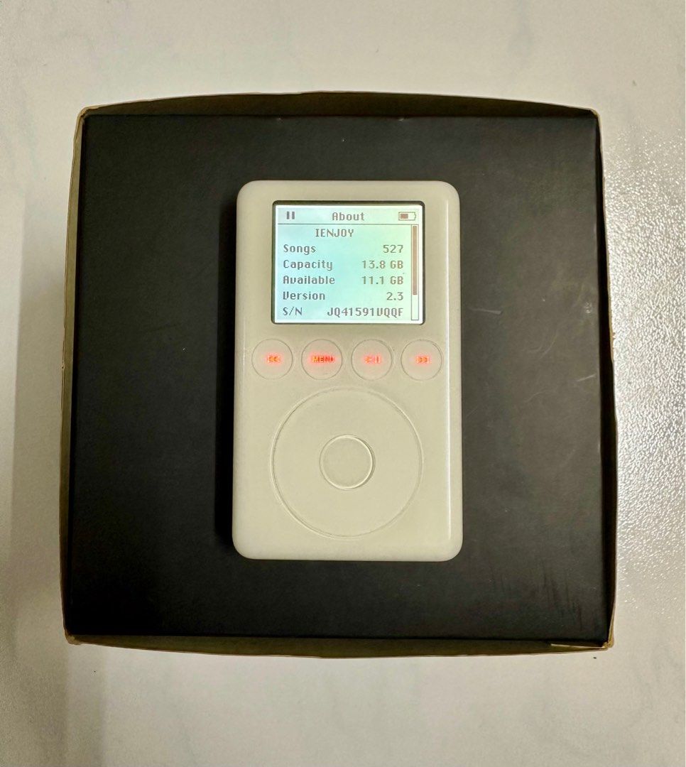iPod Classic 3rd Gen 15gb63235537053569117