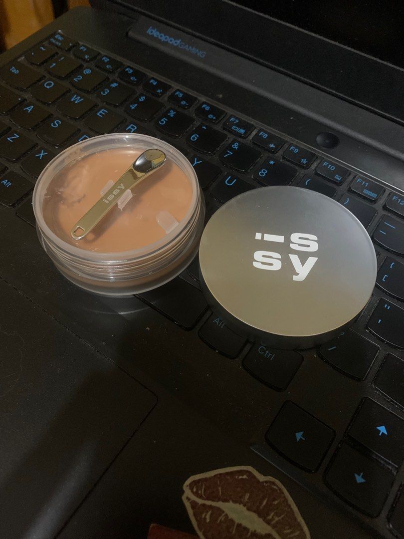 ISSY True Flex Skin Balm Epsom (Category: Makeup) located in Quezon City. Submitted by spatce (Listing ID 1353320089, Image 2). Description: ISSY True Flex Skin Balm Shade: EPSOM Used a few times only! Spoon is cleaned every after use Bought last dec 2024 rfs: too dark on me 🥲 Can also trade to shade SIENNA Shipping via J&T is only 44 pesos with Metro Manila/Luzon Loc: Quezon City MOP: Gcash, BPI, Seabank.