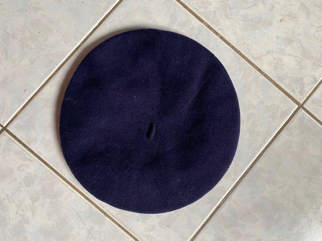 Kangol Anglobasque Beret (Category: Activewear) located in Bago City. Submitted by johnpaul_gidlayan (Listing ID 1353248418, Image 1). Description: Kangol Anglobasque Beret Wool Unisex 450freeship.