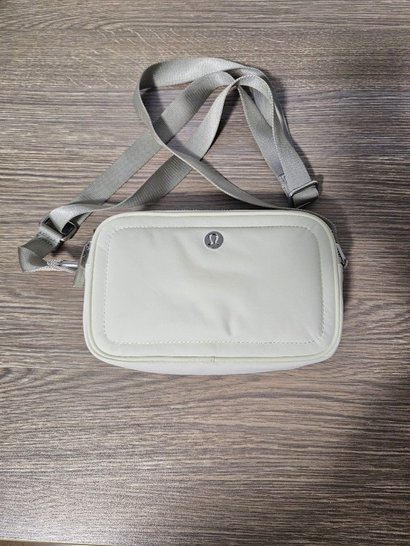 Lululemon mini camera bag (Category: Camera Bags & Carriers) located in Quezon City. Submitted by pjk2135 (Listing ID 1353374394, Image 1). Description: -only used once (good as new) -authentic -light and portable Mop : gcash You can pick up at our location or book with LBC, Grab, or lalamove on your account.