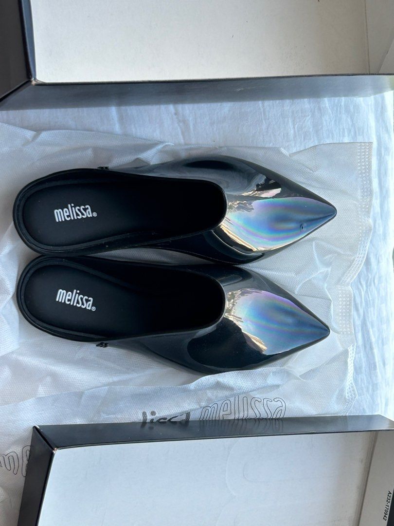 Melissa SHE AD BLACK (Category: Flats & Sandals) located in Pasig City. Submitted by pechicola (Listing ID 1353216690, Image 2). Description: Please see minor dent (photo 4) RFS: not my size .