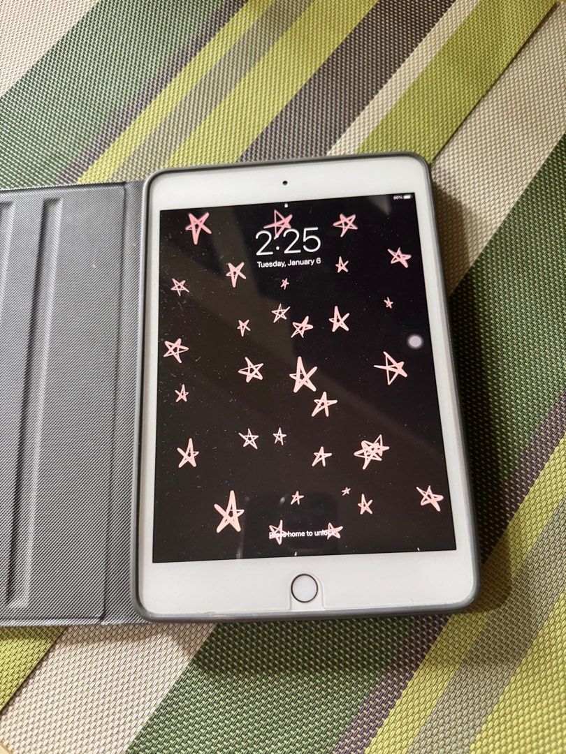 mini ipad 64gb (Category: iPad) located in Pasay City. Submitted by cleojoy (Listing ID 1353264197, Image 2). Description: good as new gold no sign of usage complete with box RFS: Not using it.