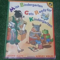 Miss Bindergarten Gets Ready for Kindergarten Joseph Slate, Buku & Alat ...