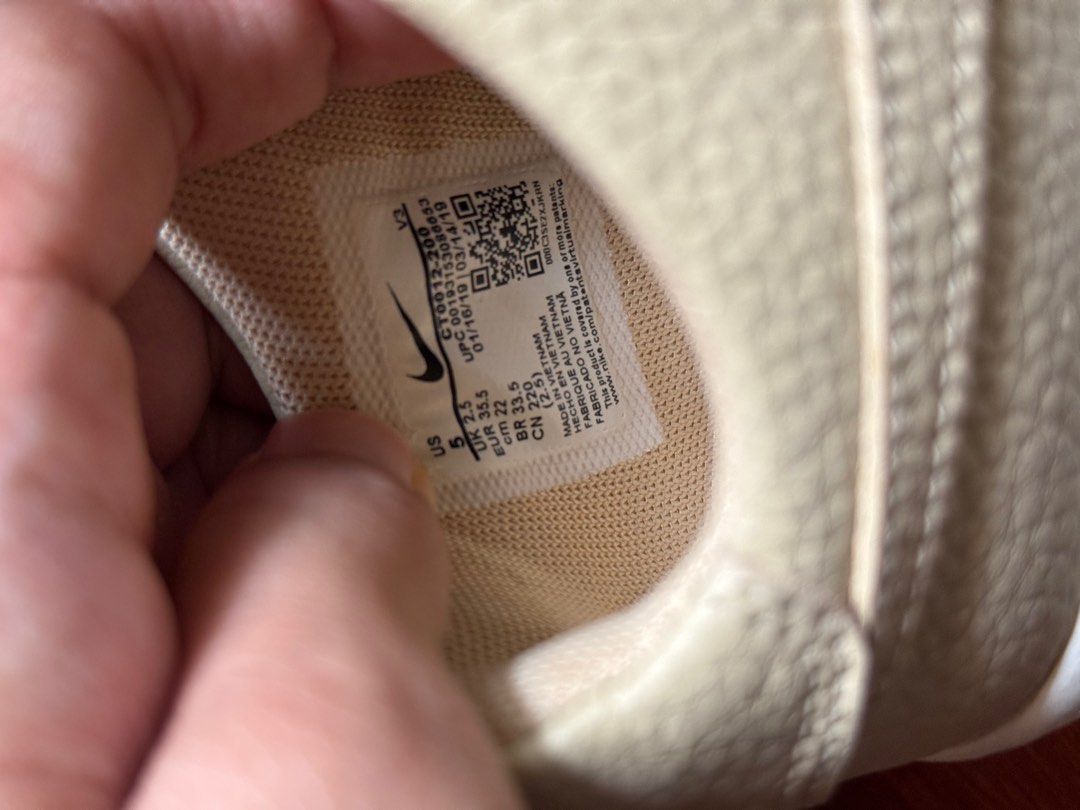 Nike womes air force 1 (Category: Sneakers) located in Alicia. Submitted by declutterthingz_1 (Listing ID 1353223965, Image 3). Description: sign of usage negotiable.