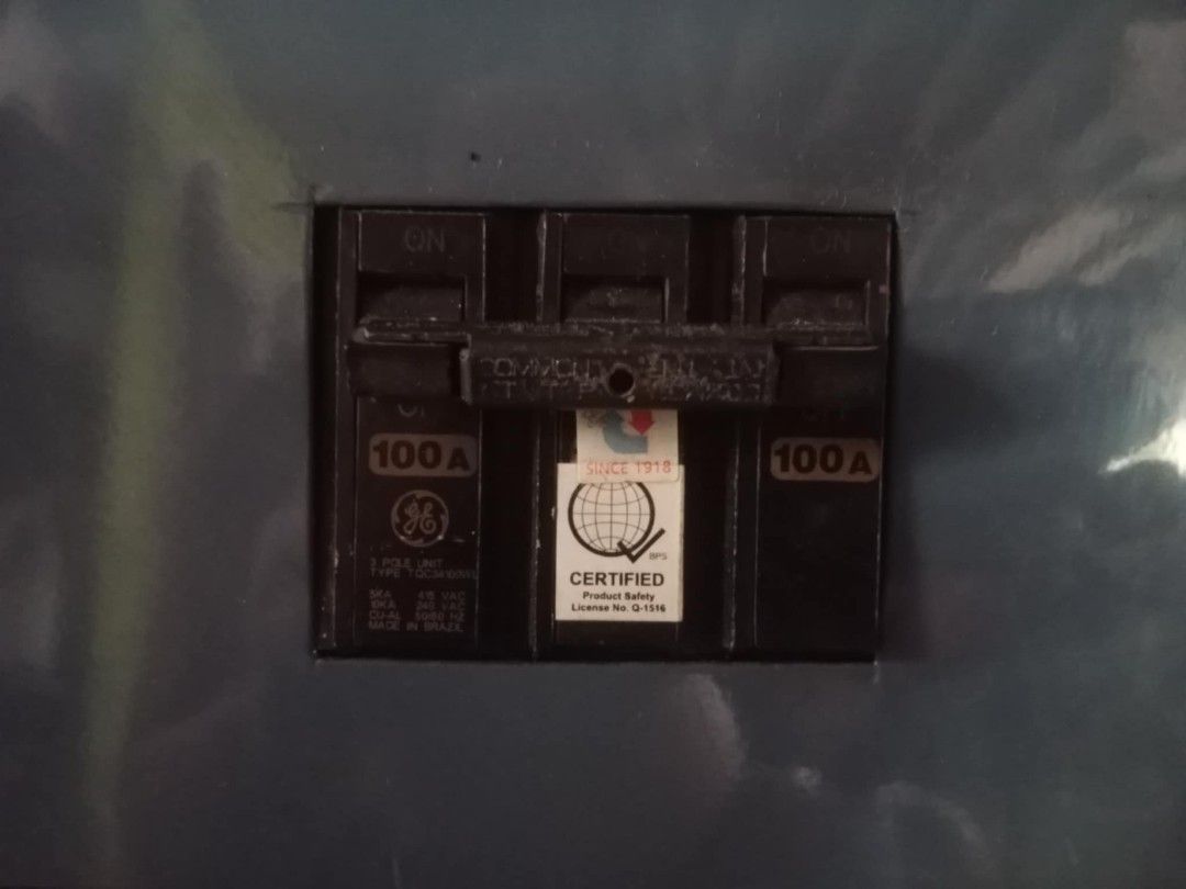 Panel board 16 branches (Category: Construction & Building Materials) located in Caloocan City. Submitted by bigpoppadre (Listing ID 1353403680, Image 3). Description: Panel box 16 branches (bolt on) missing lock only 100 amps 3-phase GE main circuit breaker 15 amps bolt on GE circuit breakers (13 pieces) Item is not being used; needs cleaning Buyer will shoulder delivery fee Price is negotiable posted in other groups.