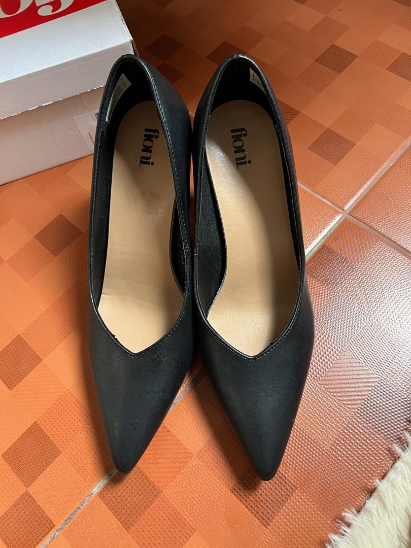 Payless Fioni Crawford Heels (Category: Heels) located in Paranaque City. Submitted by makeup_kxko (Listing ID 1353390529, Image 2). Description: BRAND NEW! Fioni Black Heels/Shoes - Black heels for office or school - Insoles have foam - Best fit is size 38 or 24 inches Bought at Payless SM Manila. Original Price: ₱1,650.00 RFS: Change of mind.. Not my style. Can do meet up (Manila area) or delivery. Leave a message if interested..