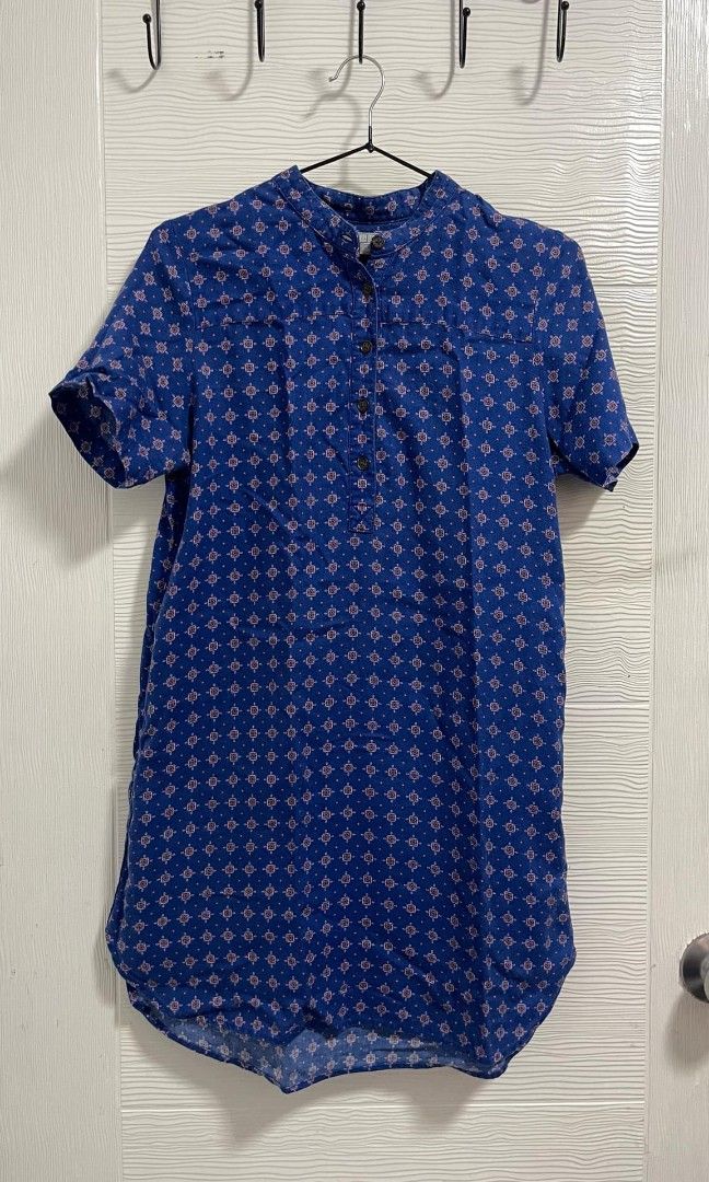Uniqlo (Category: Dresses) located in Valenzuela. Submitted by declutter028 (Listing ID 1353378728, Image 1). Description: .
