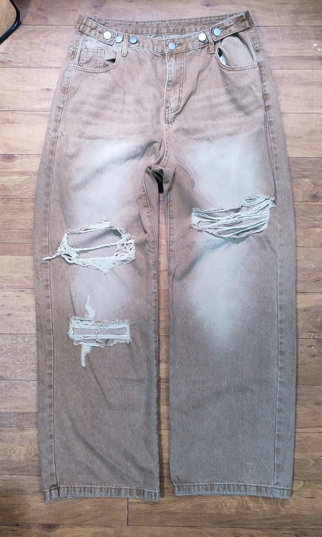 Random Baggy y2k Vibes Pants (Category: Jeans) located in Manila. Submitted by kenthrift2000 (Listing ID 1353374498, Image 1). Description: Random Baggy Tattered Pants y2k Vibes Searchable design sa google lens W33-34/L42.5 Freeship 📦 Lalamove/Jnt.