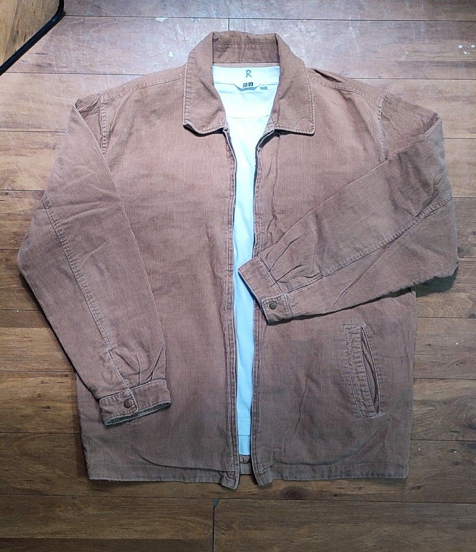 Random Corduroy Jacket With Uniqlo Tshirt Set (Category: Sets & Coordinates) located in Manila. Submitted by kenthrift2000 (Listing ID 1353378543, Image 1). Description: -Random Corduroy Jacket Missing Zipper 23x28 -Uniqlo plain white shirt May stains but barely noticeable 21.5x26 Selling as set sobrang clean 🤌.