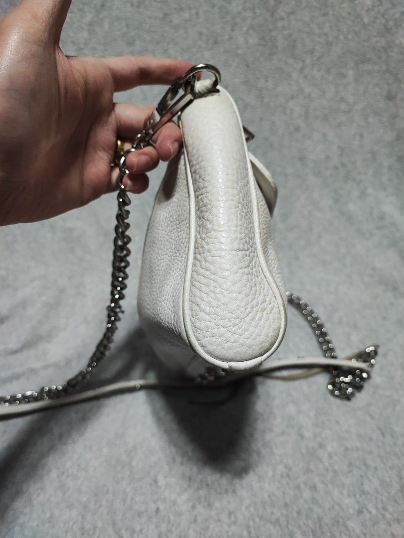 Rebecca Minkoff sling bag (Category: Luxury Bags & Wallets) located in Baguio. Submitted by jayrgijc52758 (Listing ID 1353393292, Image 3). Description: Rebecca Minkoff sling bag Small size Excellent condition 1200.