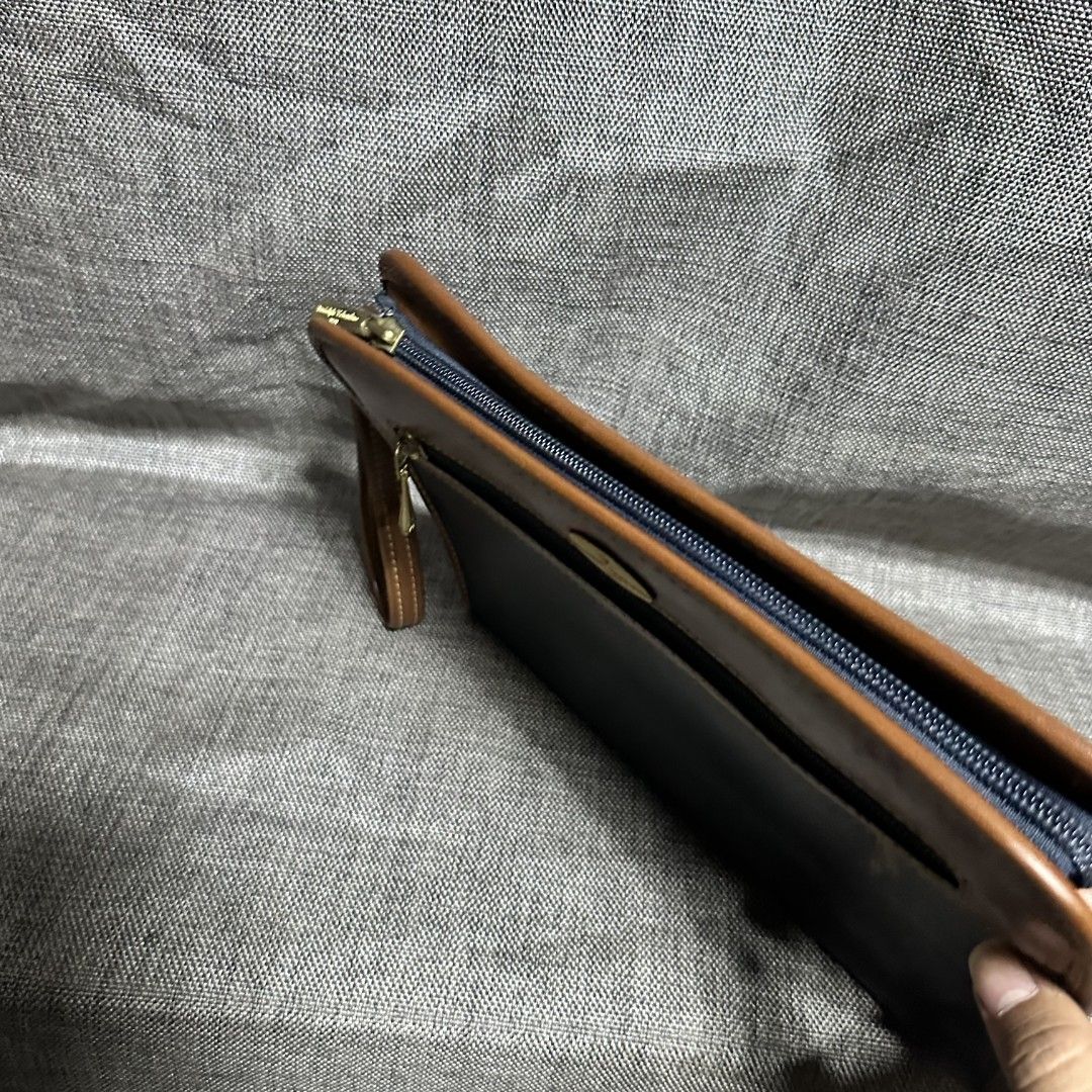 Rudolph Valentino clutch bag (Category: Luxury Bags & Wallets) located in Manila. Submitted by greyinfash06839 (Listing ID 1353342633, Image 2). Description: 🤍Price: 3,900 pesos only 🤍Item: Rudolph Valentino clutch bag 🤍Brand: Rudolph Valentino 🤍Matirial: Leather 🤍Quality: Original 🤍color: Blue 🤍Size: Medium 🤍Dimension. H: 8 L: 11 W: 2 🤍Sex: For Men 🤍Issue: Sign of use 🤍Condition Rate: 9/10 🤍Other info:.