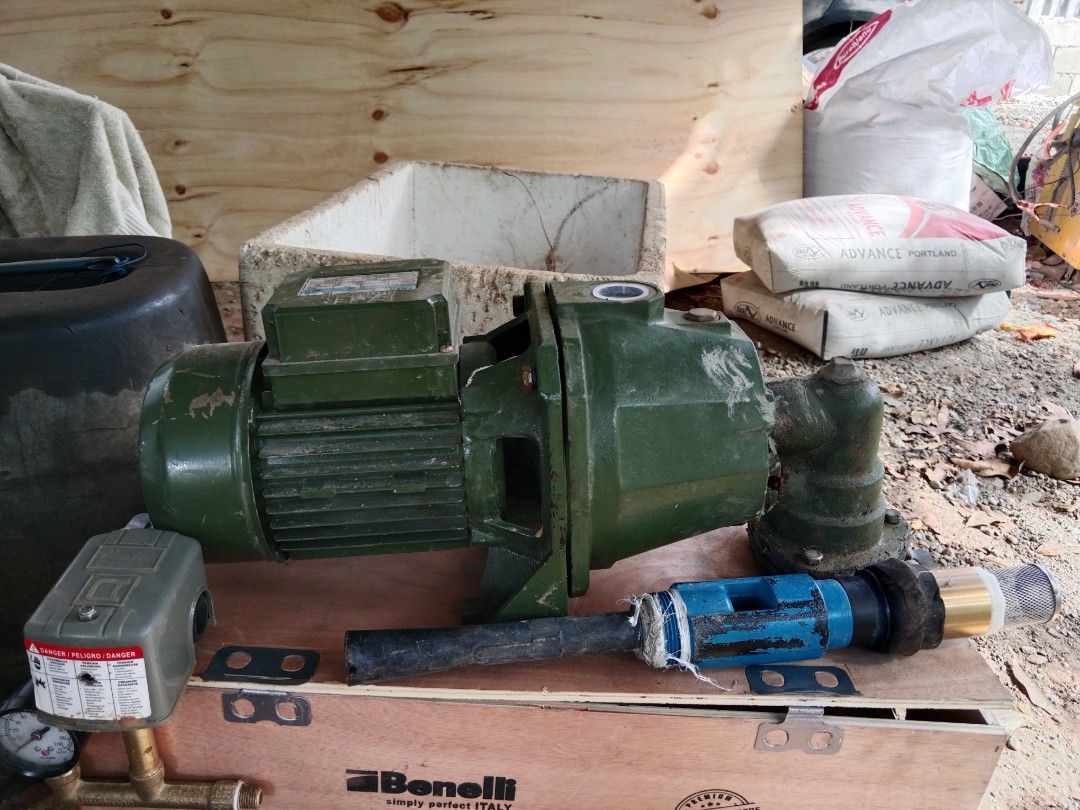 SAER Original Elecrtric deep well pump 1hp (Category: Construction Tools & Equipment) located in Manila. Submitted by arman.santos3867 (Listing ID 1353373109, Image 3). Description: -SAER orig deep well pump 1hp with ejector and and adaptor - nagpalit lng ng 2hp kaya d nagamit - high quality standard made in italy.