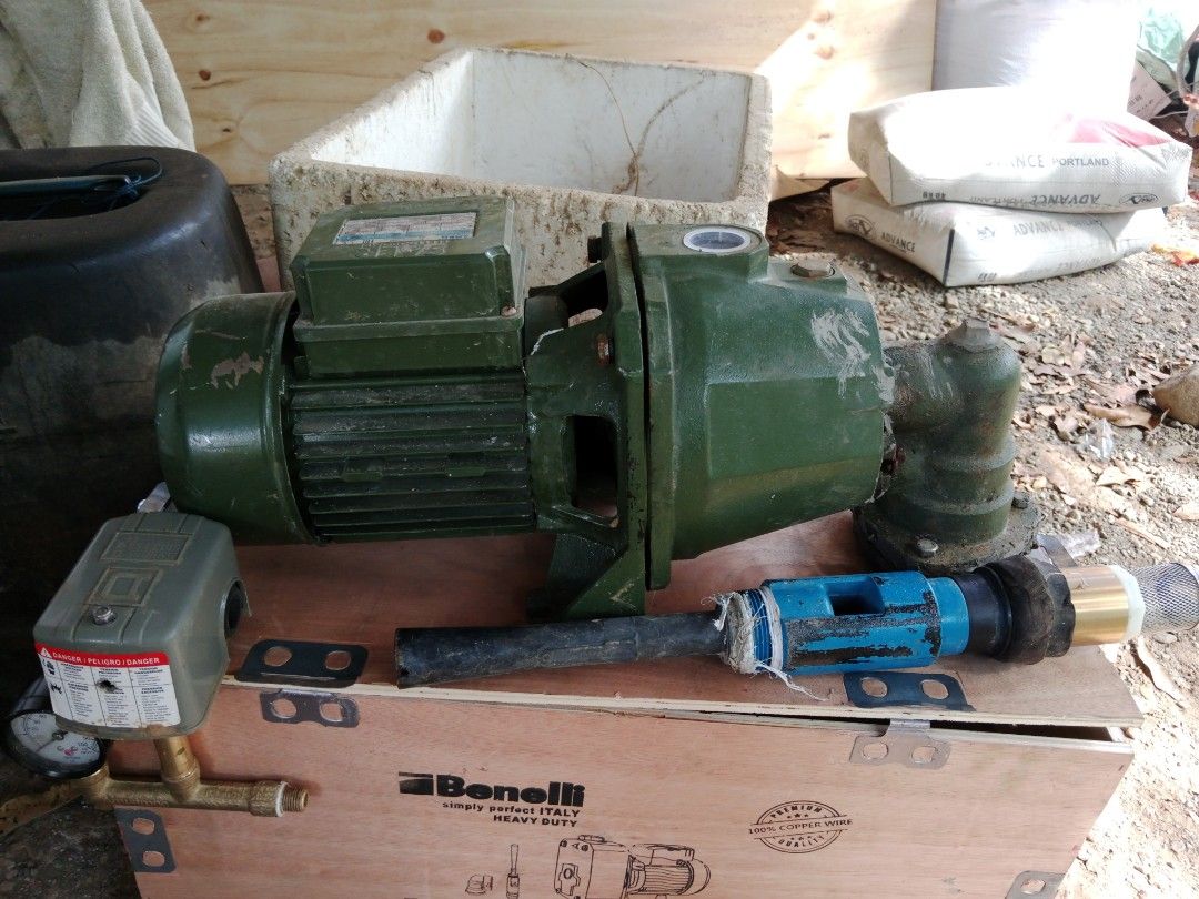 SAER Original Elecrtric deep well pump 1hp (Category: Construction Tools & Equipment) located in Manila. Submitted by arman.santos3867 (Listing ID 1353373109, Image 1). Description: -SAER orig deep well pump 1hp with ejector and and adaptor - nagpalit lng ng 2hp kaya d nagamit - high quality standard made in italy.