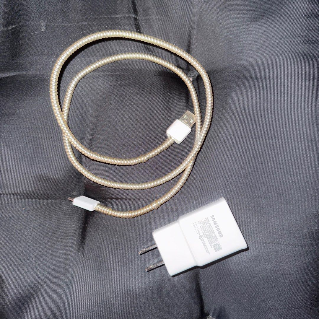 Apple Adaptor (Type C and USB) (Category: Chargers & Cables) located in Manila. Submitted by be.xquisitemnl (Listing ID 1353214589, Image 3). Description: Apple Adapter Type C 20W — Original: Php 600 Used 12W adaptor - Php 200.