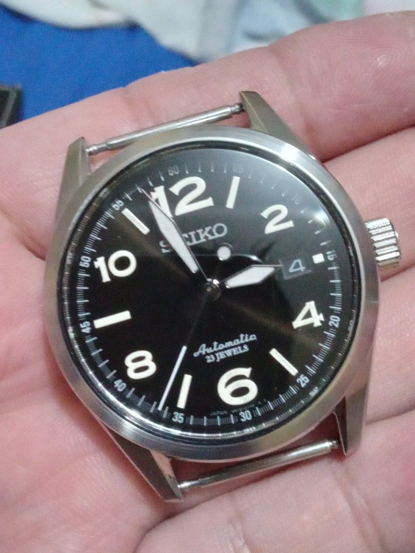 SEIKO SARG009 (Category: Men's Watches) located in Manila. Submitted by monchiing (Listing ID 1186153615, Image 1). Description: Seiko SARG009 40mm case diameter 20mm lug width 6r15 movement 8/10 watch condition w/ original box. w/ some hairline scratches due to usage..