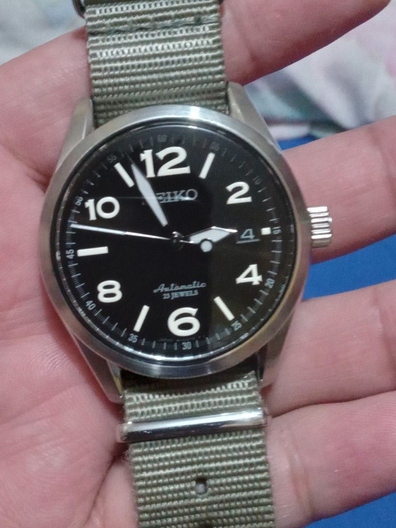 SEIKO SARG009 (Category: Men's Watches) located in Manila. Submitted by monchiing (Listing ID 1186153615, Image 3). Description: Seiko SARG009 40mm case diameter 20mm lug width 6r15 movement 8/10 watch condition w/ original box. w/ some hairline scratches due to usage..