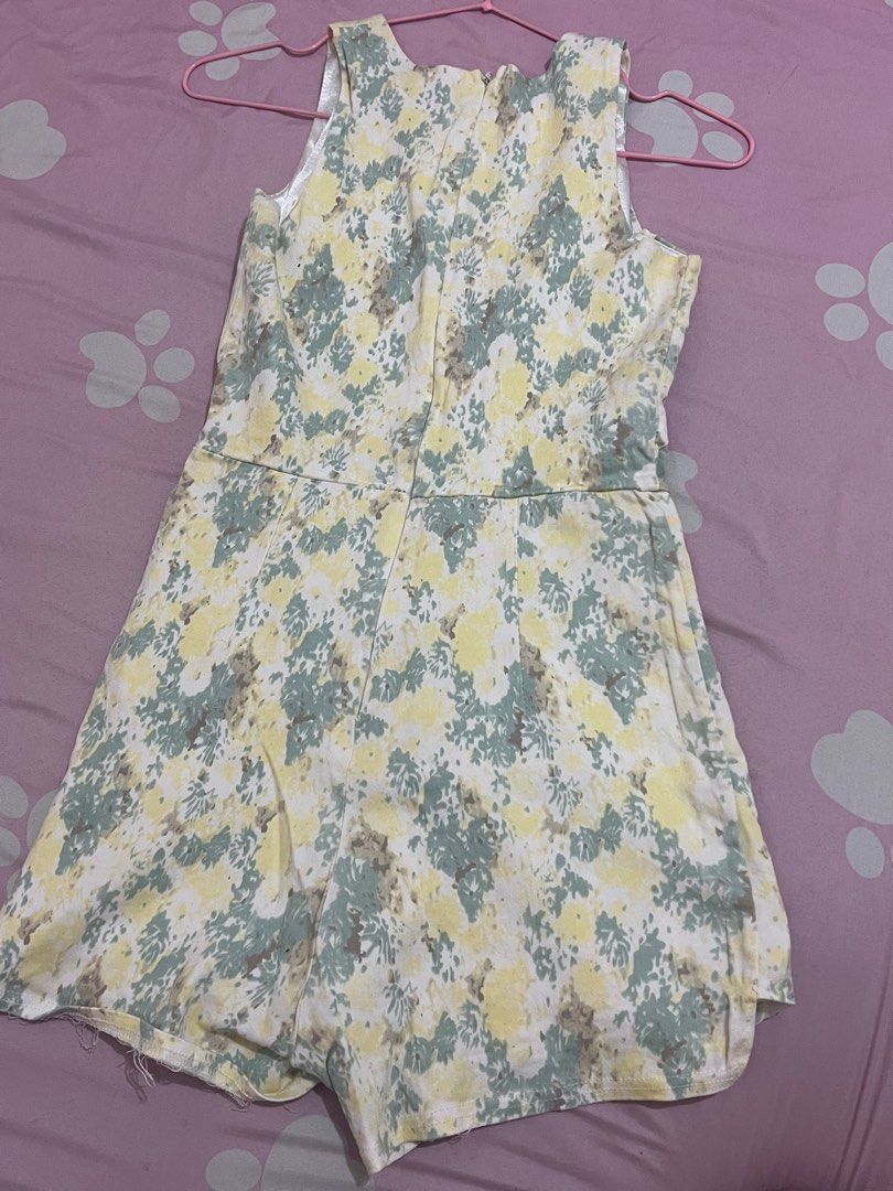 Skort Romper double lining with zipper top dress (Category: Rompers) located in Caloocan City. Submitted by rabbm (Listing ID 1353331541, Image 1). Description: Fits xs to s with zipper thick fabric bought from singapore flaw: loose thread.