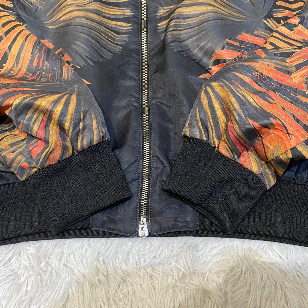 Versace Versus Bomber Jacket for Man (Category: Coats, Jackets and Outerwear) located in Taguig. Submitted by askgue (Listing ID 1353342653, Image 2). Description: Versace Versus Bomber Jacket for Men Dimes: 22 x 23 (48 on Tag) Color rate: 10/10 Good ribbings Check zipper. One zipper is missing its puller Complete washtags See pictures for more details. What you see is what you get‼️ Asking price - 2,450 Taguig Loc Gcash payment JnT shipping Can 