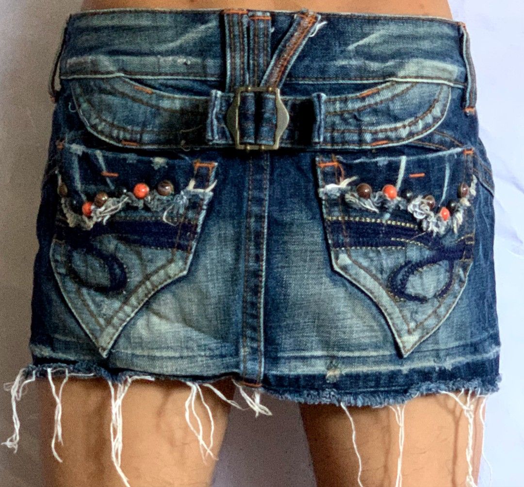 Vintage Y2k Red Pepper Miniskirt (Category: Skirts) located in Imus. Submitted by cig4rettethrift (Listing ID 1353316991, Image 2). Description: Size 26 on tag Length: 10 Inches Waist: 14 Inches.