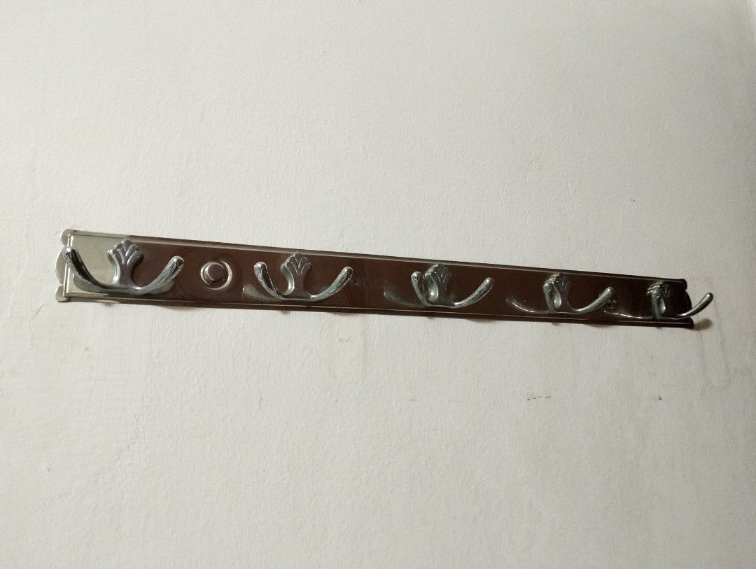 Long wall hooks