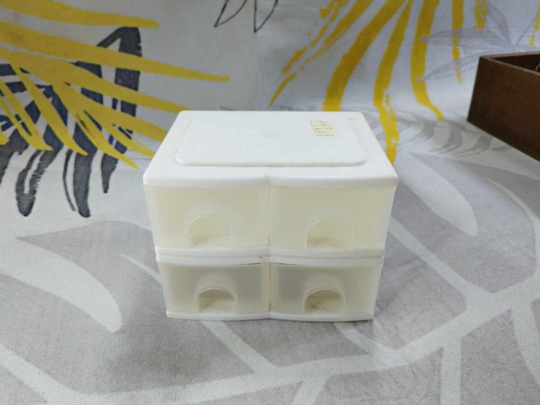 White Mini Desk Organizer (Category: Storage Boxes & Baskets) located in Santa Cruz. Submitted by jmy_surplus.2 (Listing ID 1353291622, Image 2). Description: Size ; L - 17 W - 14 Color ; White Type ; Desk organizer Brand ; No brand Material ; Plastic Style ; White Desk Organizer LG 107 JMY 4.