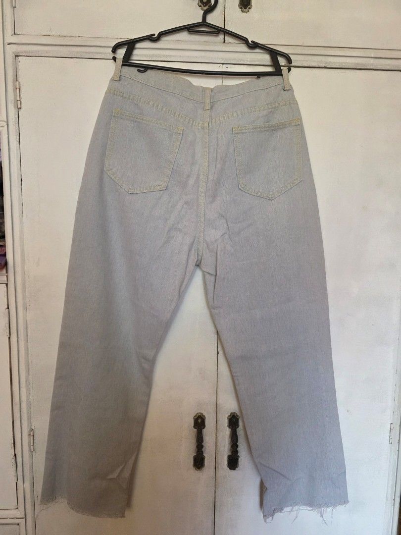 Wide & skinny pants 2 for only 100 (Category: Jeans) located in Imus. Submitted by hellobias (Listing ID 1353258937, Image 3). Description: selling this 2 pants for only 100 size is 28 - 30 and can be fit to 27 . additional fee for the shipping fee of this item.