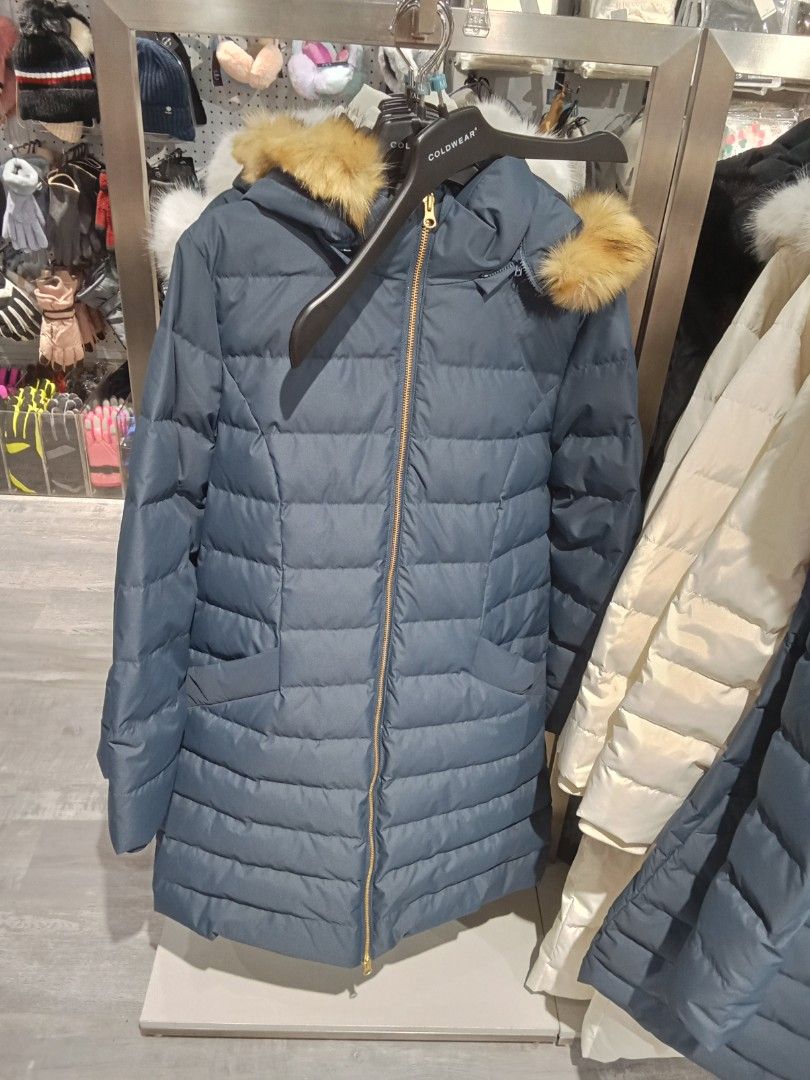 Winter Jacket (Category: Coats, Jackets and Outerwear) located in Singapore. Submitted by hee77017 (Listing ID 1353223353, Image 3). Description: wear only 7 days in Dec 24 as I bring another red winter jacket. Also, on my sale listing. okay for -30C with 2 layers Mid-Length Goose Down Jacket Bought $399.00. New design. sales cos didn't think go winter area.