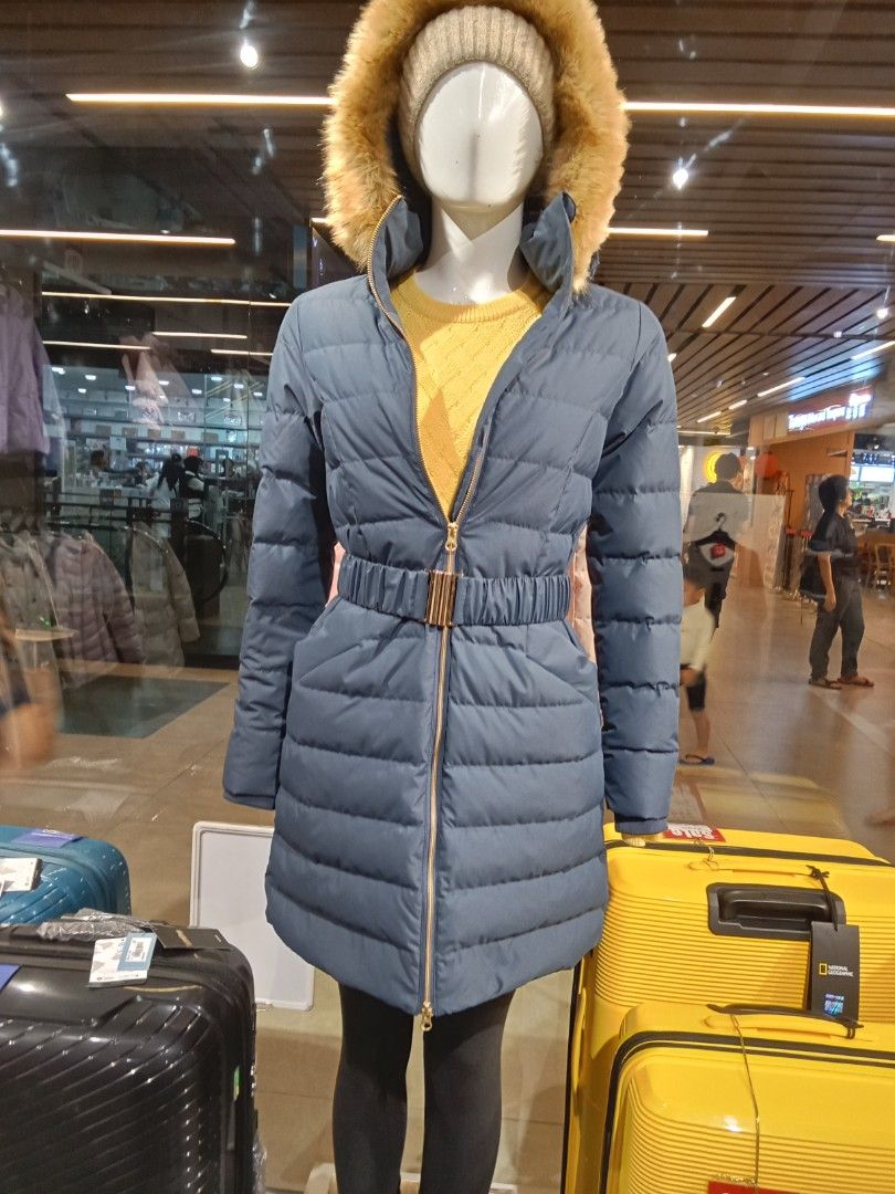 Winter Jacket (Category: Coats, Jackets and Outerwear) located in Singapore. Submitted by hee77017 (Listing ID 1353223353, Image 2). Description: wear only 7 days in Dec 24 as I bring another red winter jacket. Also, on my sale listing. okay for -30C with 2 layers Mid-Length Goose Down Jacket Bought $399.00. New design. sales cos didn't think go winter area.
