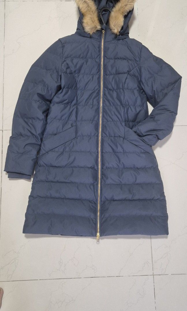 Winter Jacket (Category: Coats, Jackets and Outerwear) located in Singapore. Submitted by hee77017 (Listing ID 1353223353, Image 1). Description: wear only 7 days in Dec 24 as I bring another red winter jacket. Also, on my sale listing. okay for -30C with 2 layers Mid-Length Goose Down Jacket Bought $399.00. New design. sales cos didn't think go winter area.