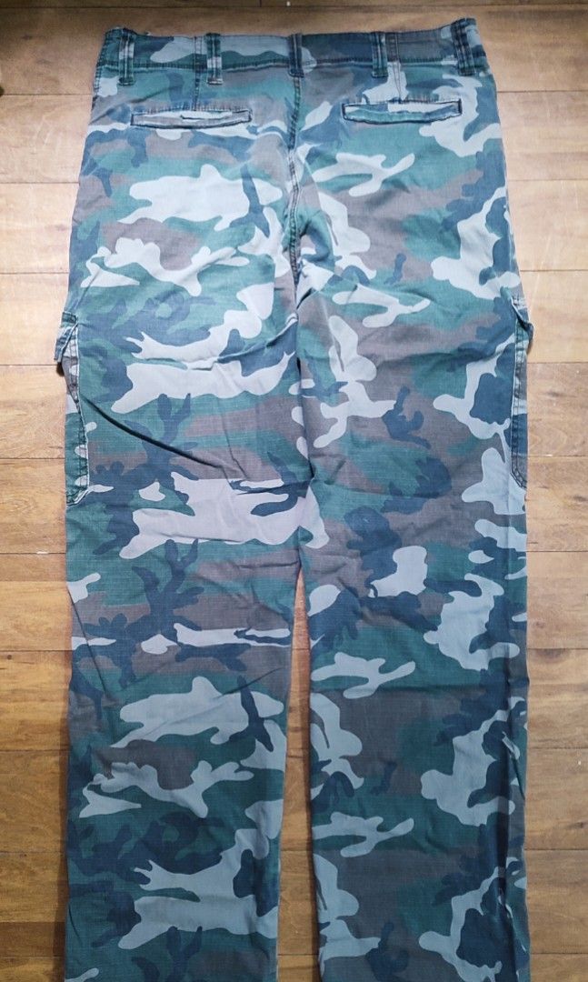 Wrangler Baggy Camou Cargo Pants (Category: Jeans) located in Manila. Submitted by kenthrift2000 (Listing ID 1353373480, Image 2). Description: Wrangler Camou Cargo Pants W34xL44 Freeship 📦 Jnt/Lalamove.