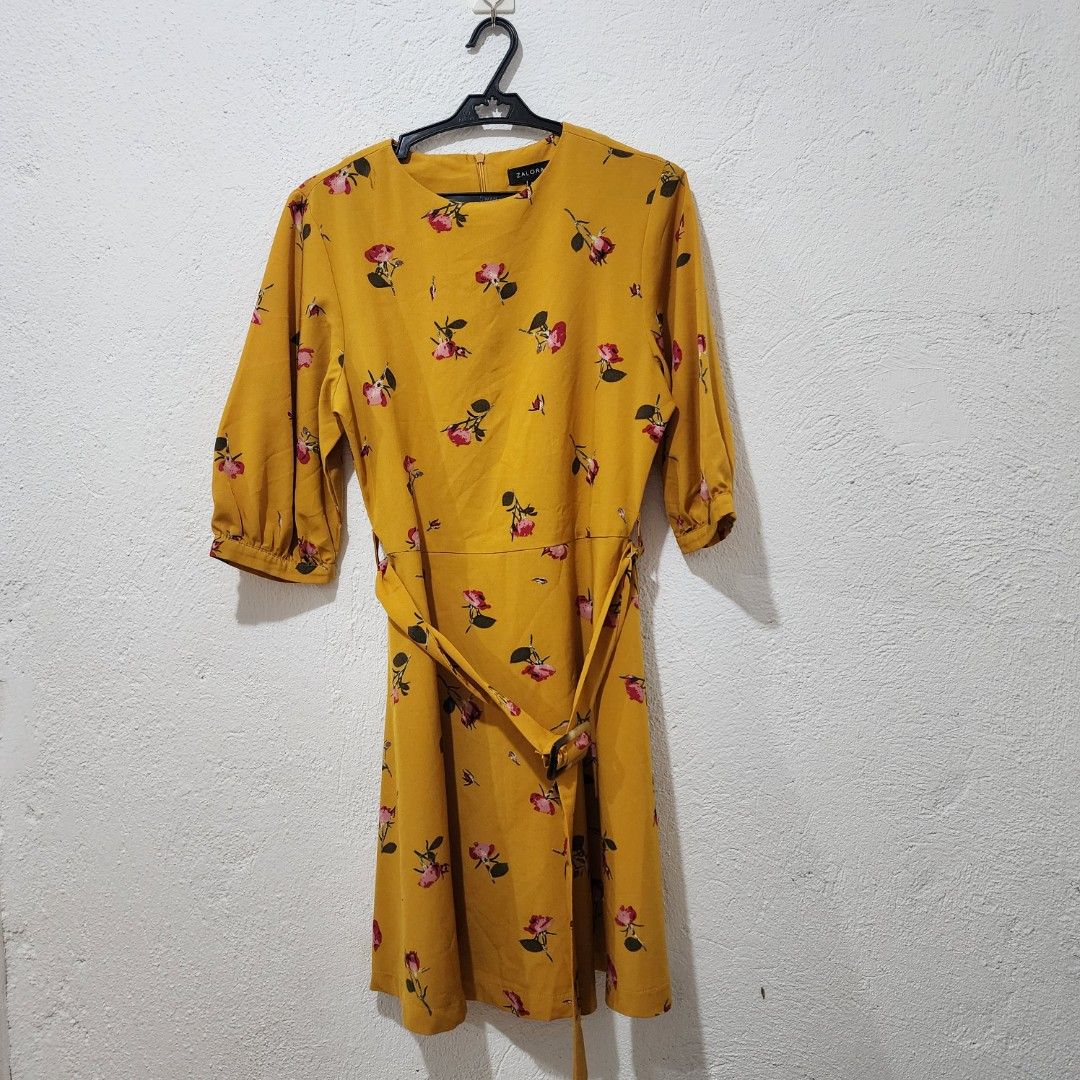 Zalora Mini Dress- Mustard (Category: Dresses) located in Cebu City. Submitted by deecanon (Listing ID 1353357463, Image 1). Description: small.