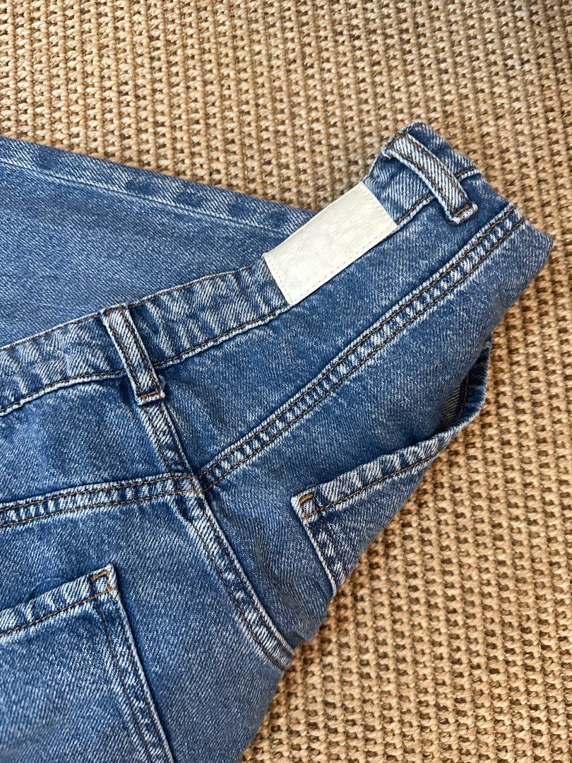Zara Ultra Wide Denim Jeans (Category: Jeans) located in Pasig City. Submitted by fald__ (Listing ID 1353371266, Image 3). Description: rfs : decluttering sorry i don’t have a measuring tape On a longer side. Best for platform sandals, heels etc if u are a short girl likw me Height: 5’2 NO TO LOWBALLERS Let’s save each other’s time.