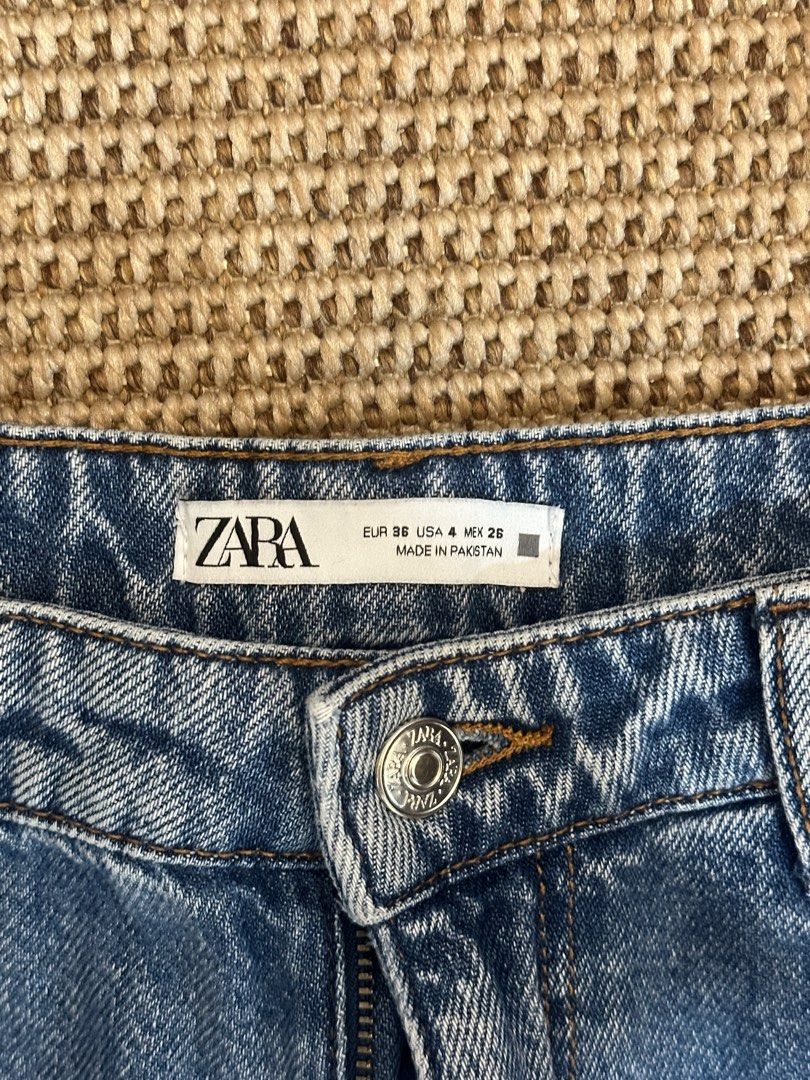 Zara Ultra Wide Denim Jeans (Category: Jeans) located in Pasig City. Submitted by fald__ (Listing ID 1353371266, Image 2). Description: rfs : decluttering sorry i don’t have a measuring tape On a longer side. Best for platform sandals, heels etc if u are a short girl likw me Height: 5’2 NO TO LOWBALLERS Let’s save each other’s time.