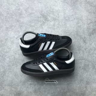(Kategori: ) berada di . Dikirim oleh tpsneakers_ (ID iklan 1353574334, Gambar 1). Deskripsi: .