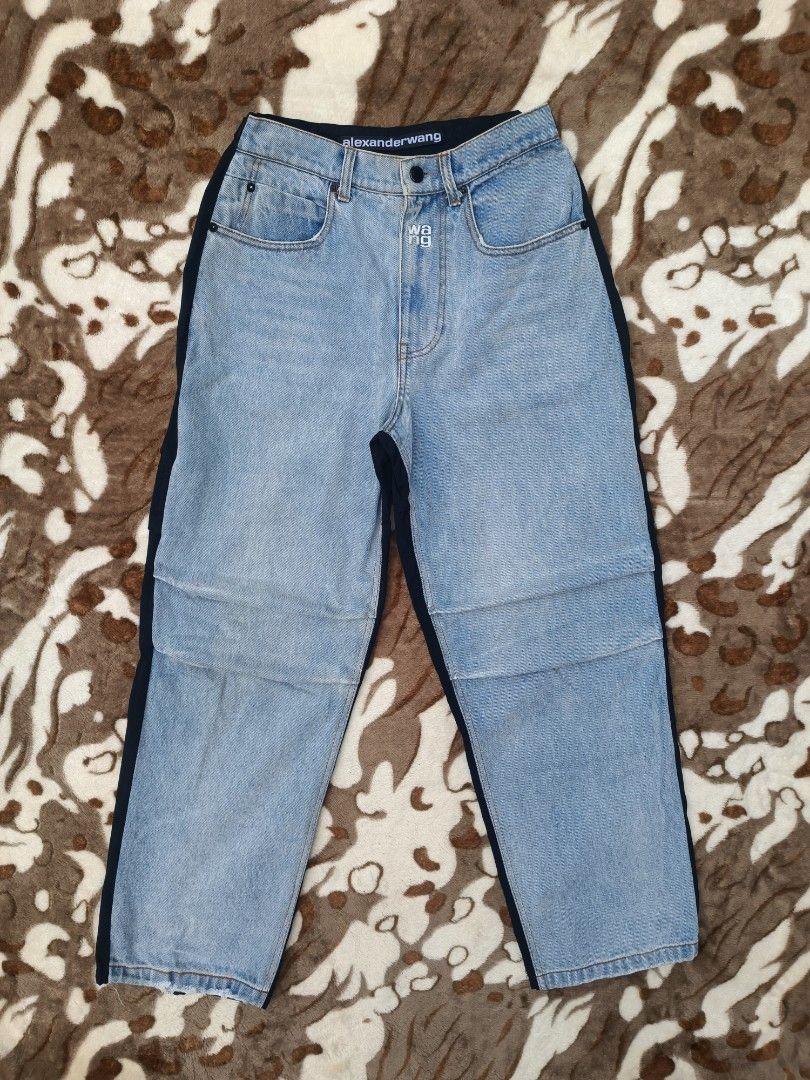 ALEXANDER WANG HYBRID DENIM PANTS (Category: Jeans) located in Flora. Submitted by marinothrift22 (Listing ID 1353549126, Image 1). Description: ALEXANDER WANG HYBRID DENIM CARGO PANTS NO MAJOR FLAWS 30 WAIST 40 LENGTH ADJUSTABLE LEG OPENING.