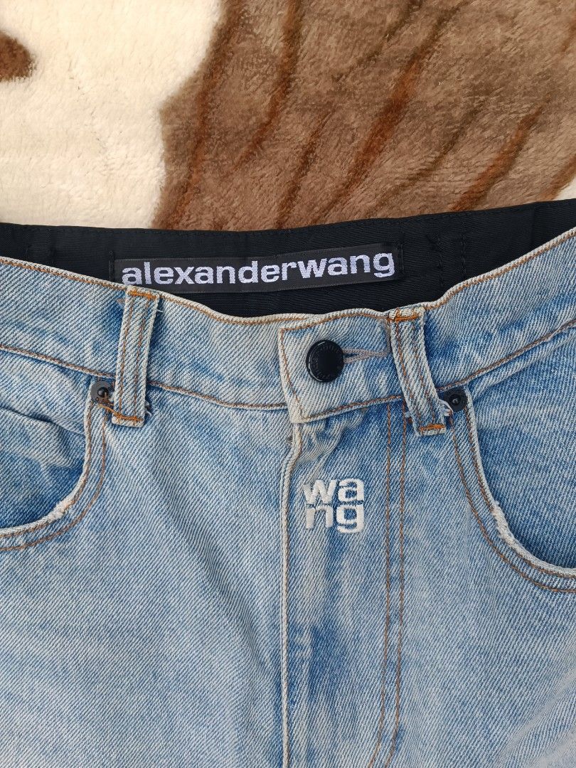 ALEXANDER WANG HYBRID DENIM PANTS (Category: Jeans) located in Flora. Submitted by marinothrift22 (Listing ID 1353549126, Image 3). Description: ALEXANDER WANG HYBRID DENIM CARGO PANTS NO MAJOR FLAWS 30 WAIST 40 LENGTH ADJUSTABLE LEG OPENING.