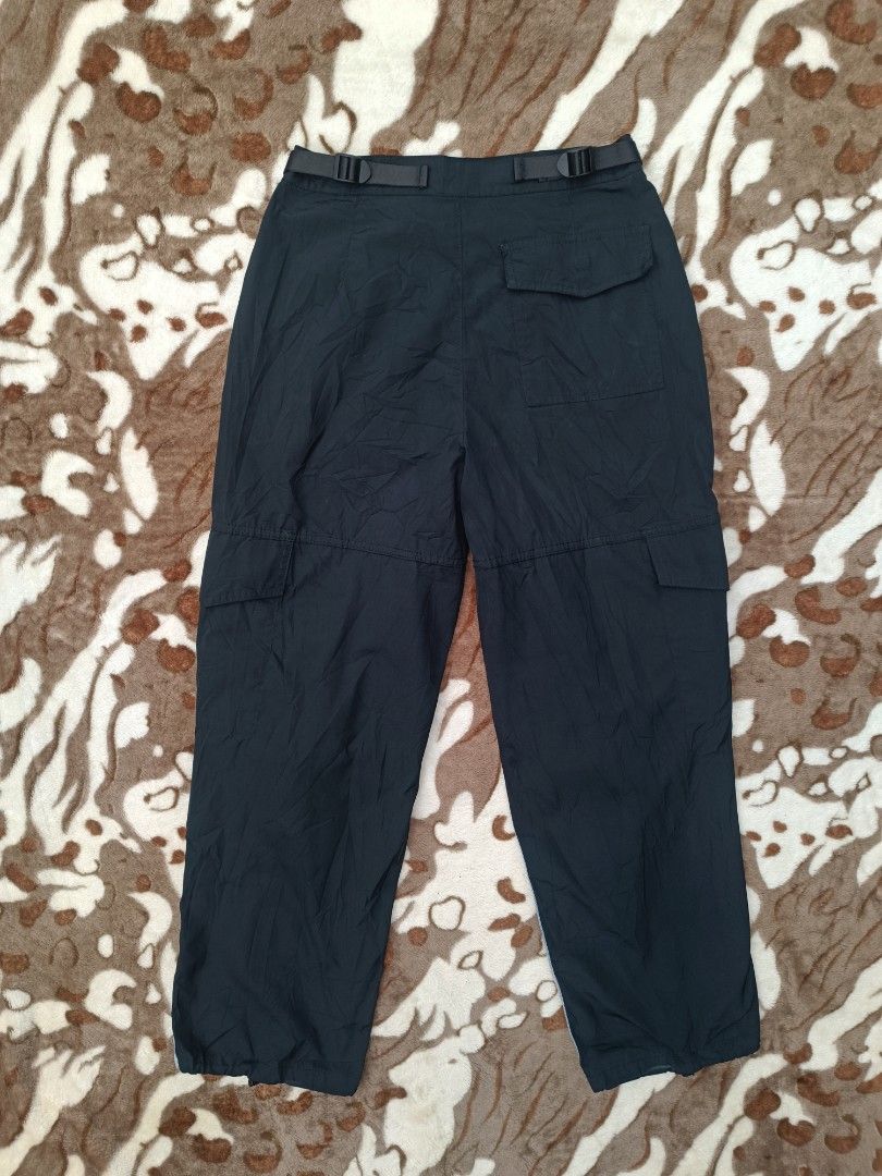 ALEXANDER WANG HYBRID DENIM PANTS (Category: Jeans) located in Flora. Submitted by marinothrift22 (Listing ID 1353549126, Image 2). Description: ALEXANDER WANG HYBRID DENIM CARGO PANTS NO MAJOR FLAWS 30 WAIST 40 LENGTH ADJUSTABLE LEG OPENING.