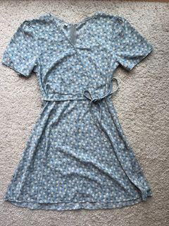 (Category: ) located in . Submitted by lilliess.closet (Listing ID 1353443243, Image 1). Description: .