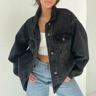(Category: ) located in . Submitted by lilliess.closet (Listing ID 1353442910, Image 1). Description: .