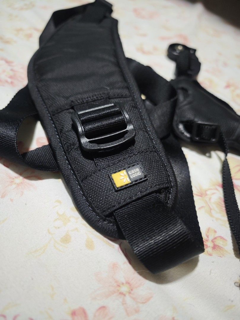 Camera Case Logic Body Sling and Hand Held Accessories (Category: Other Photography Accessories) located in Manila. Submitted by ickaikai (Listing ID 1353548954, Image 2). Description: Fix Price! Hindi nagagamit. Meet Up One Ayala every Weekday or lalamove either from One Ayala or Espana Sampaloc Manila (Payment first before kuhain ni rider, kayo magbook ng lalamove).
