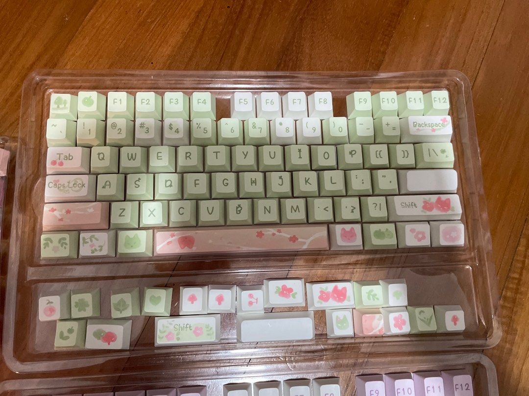 Computer Keycaps (Category: Computer Keyboard) located in Singapore. Submitted by 01760 (Listing ID 1353559258, Image 1). Description: .