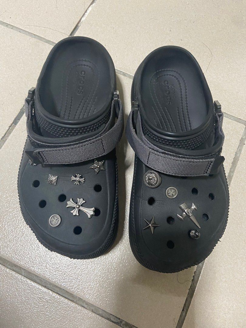 crocs hikers 2 clogs black 7 MEN (Category: Sneakers) located in Paranaque City. Submitted by junggwon (Listing ID 1353581362, Image 1). Description: -no issue no damage -well used - ORIGINAL bought it at hong kong .