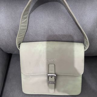 (Kategori: ) berada di . Dikirim oleh bags.thrift (ID iklan 1353502546, Gambar 1). Deskripsi: .