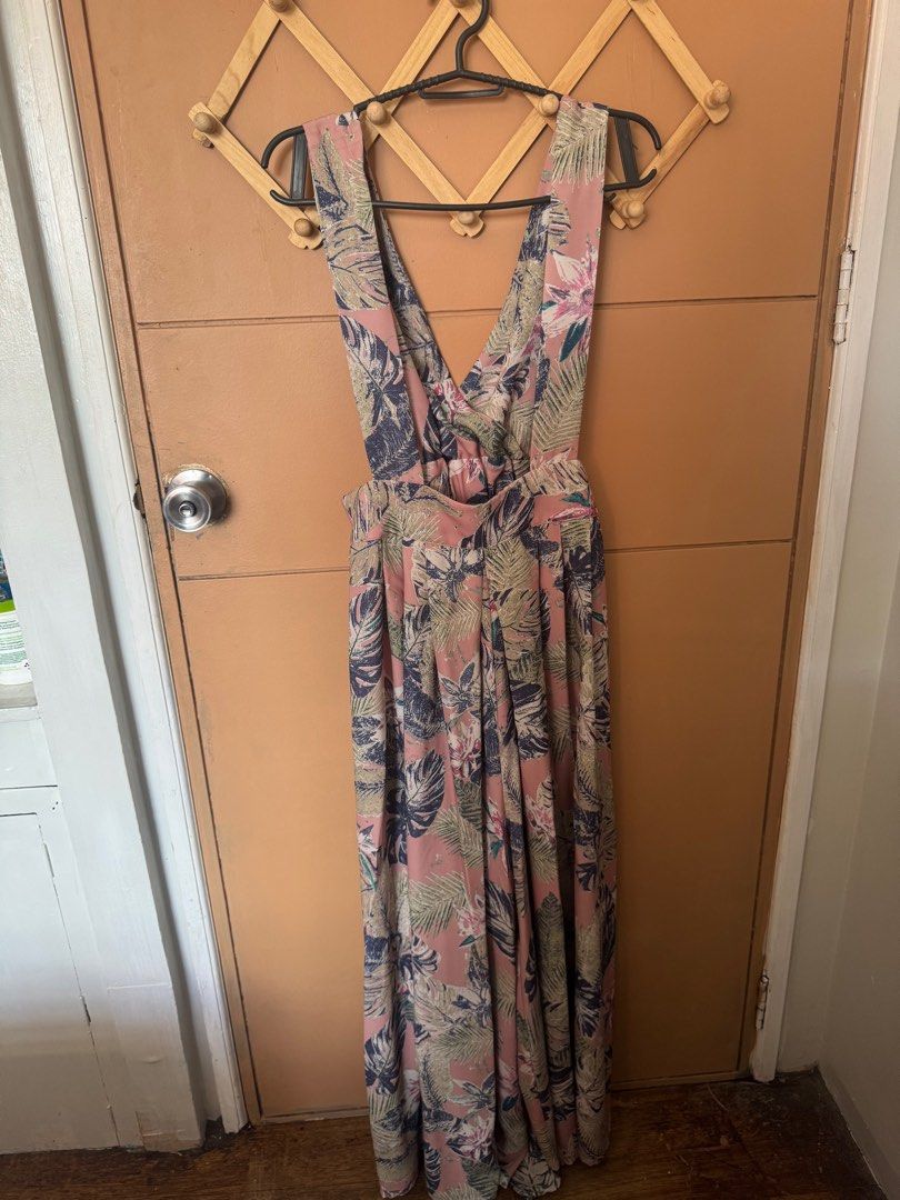 Floral Wide-legged jumpsuit (Category: Jumpsuits) located in Muntinlupa City. Submitted by annemndza (Listing ID 1353546520, Image 2). Description: Can be worn on garden weddings or casually I'm 5'3 tall and I can wear flats or 2" heels with this Medium-Semi Large.