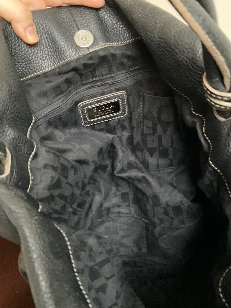 Furla Hobo (Category: Luxury Bags & Wallets) located in Davao. Submitted by vaultexchange_ (Listing ID 1353559371, Image 2). Description: Furla Authentic.