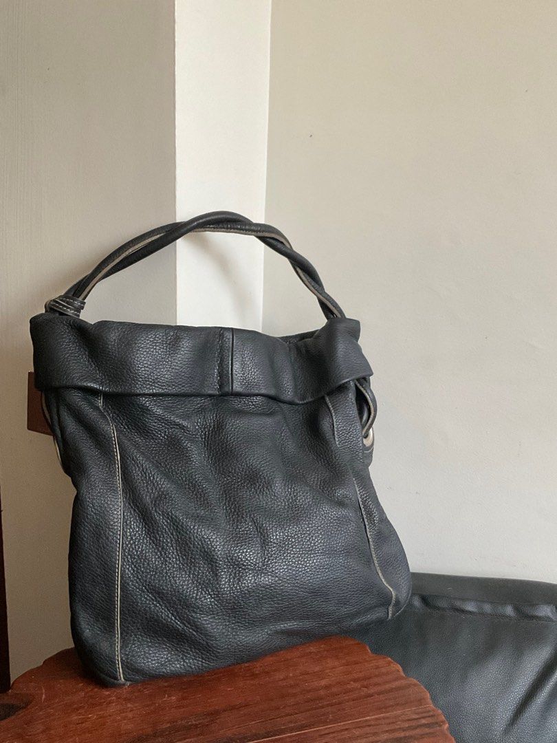 Furla Hobo (Category: Luxury Bags & Wallets) located in Davao. Submitted by vaultexchange_ (Listing ID 1353559371, Image 3). Description: Furla Authentic.