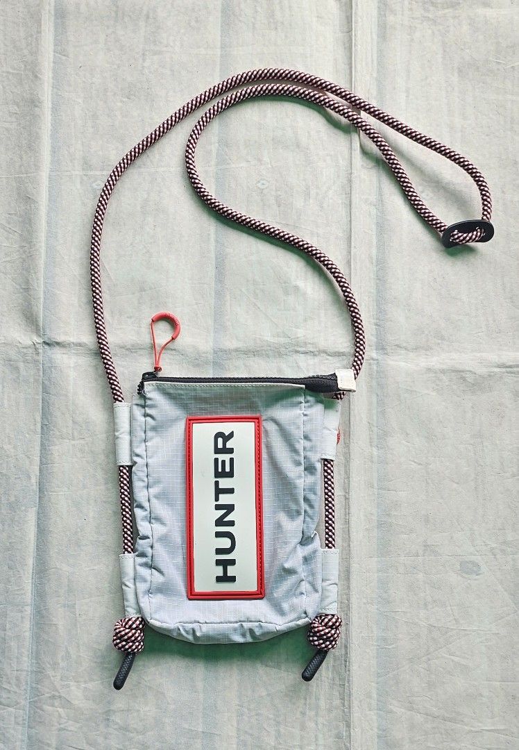 Hunter Ripstop Phone Pouch (Category: Cross-body Bags) located in Baguio. Submitted by grumpygranny (Listing ID 1353567680, Image 1). Description: -water resistant -can be worn as a crossbody or in the shoulder -adjustable cord strap measurements: 6.3" X 8.4" ➡️ please purchase with the understanding that this is a USED item. if you are sensitive to this condition, please do not purchase. ➡️ please check my profile, only those who understand are 