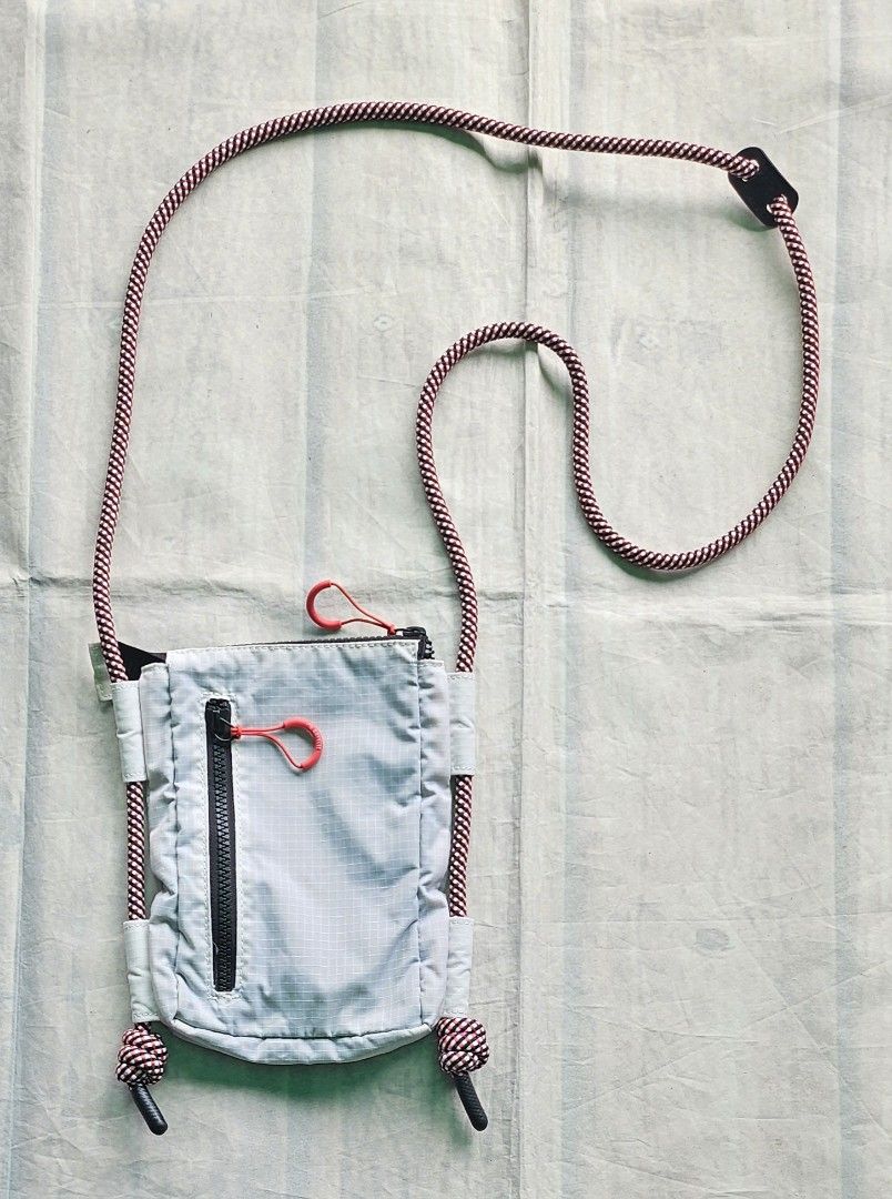 Hunter Ripstop Phone Pouch (Category: Cross-body Bags) located in Baguio. Submitted by grumpygranny (Listing ID 1353567680, Image 2). Description: -water resistant -can be worn as a crossbody or in the shoulder -adjustable cord strap measurements: 6.3" X 8.4" ➡️ please purchase with the understanding that this is a USED item. if you are sensitive to this condition, please do not purchase. ➡️ please check my profile, only those who understand are 