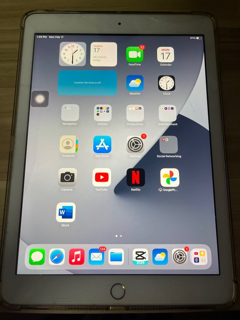 Ipad 5th Gen 32gb (Category: iPad) located in Taguig. Submitted by xanyachan_ (Listing ID 1353456981, Image 1). Description: Pls read description IPAD 5th Gen FOR SALE Storage 32 gb Home button working ✅ Yung basag po sa screen, ung tempered lang. pwede tanggalin na lang No issues po sa functionality PS: BAWAL SA MAARTE with gasgas po see pic nalang Negotiable sa sure buyer RFS: di na po nagagamit Location: taguig/BGC.