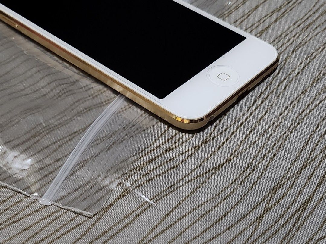 iPod Touch 6th Gen (Category: Other Gadgets) located in Makati City. Submitted by msn_gdgt (Listing ID 1353482599, Image 3). Description: Super kinis, nakatago lang palagi kaya humina batt since hindi ginagamit..